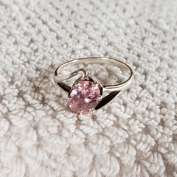 Jewelry - Silver ring with pink ice stone
